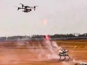 Viral Robot dan Drone Baku Tembak, Seperti Perang Masa Depan Viral Robot dan Drone Baku Tembak, Seperti Perang Masa Depan