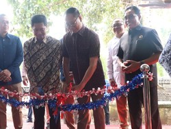 Wabup Badung Suiasa Resmikan Teaching Factory Air Minum Kemasan Baliss