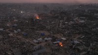 Warga Gaza Bangun Tenda di Reruntuhan Rumah