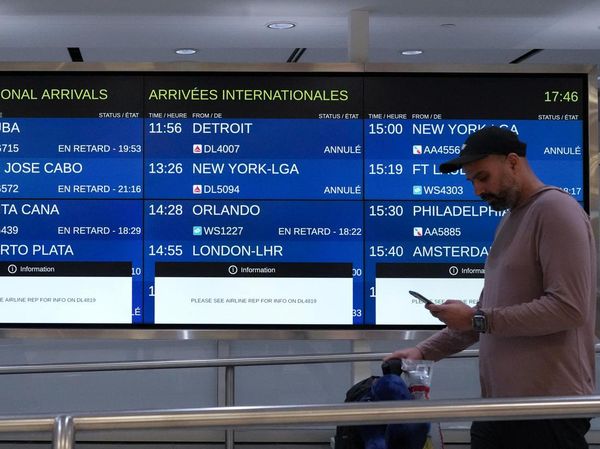 Badai Salju dan Kecelakaan Pesawat Bikin Jadwal Penerbangan di Toronto Kacau