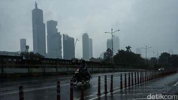 Waspada Mikroplastik Terbawa Hujan di Jakarta