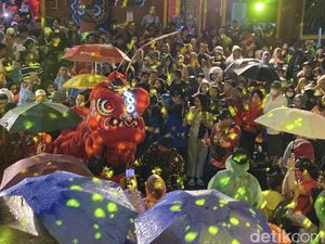 Meriahnya Arak-arakan Cap Go Meh di Sukabumi Meriahnya Arak-arakan Cap Go Meh di Sukabumi