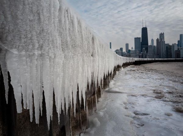 Cuaca Ekstrem, Tepi Danau Michigan Membeku