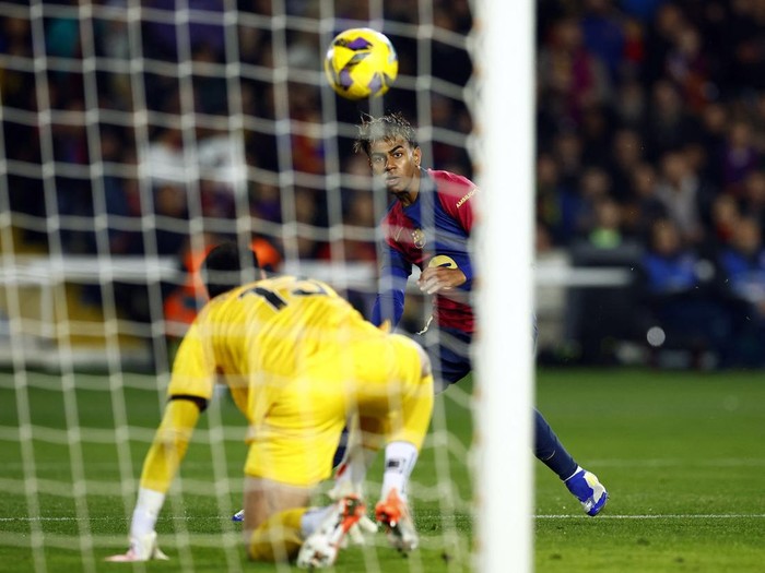 Gol Lewandowski Bawa Barcelona ke Puncak Klasemen Liga Spanyol Barcelona menjamu Rayo Vallecano di Estadi OlΓmpic Lluis Companys, Selasa (18/2/2025) dini hari WIB. El Barca menang tipis 1-0 atas Rayo Vallecano dan menggeser Real Madrid dari puncak klasemen.
