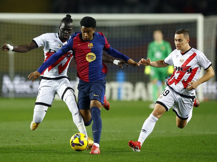 Gol Lewandowski Bawa Barcelona ke Puncak Klasemen Liga Spanyol Barcelona menjamu Rayo Vallecano di Estadi Olímpic Lluis Companys, Selasa (18/2/2025) dini hari WIB. El Barca menang tipis 1-0 atas Rayo Vallecano dan menggeser Real Madrid dari puncak klasemen.