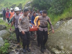 Pendaki Terperosok di Jurang Gunung Merapi, Selamat Dievakuasi Tim SAR