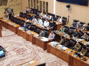 Hary Tanoe Penuhi Panggilan Komisi XII DPR Bahas MNC Lido Langgar Amdal Hary Tanoe Penuhi Panggilan Komisi XII DPR Bahas MNC Lido Langgar Amdal
