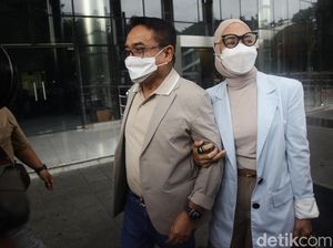 Irwandy Yusuf Gandeng Mesra Steffy Burase di KPK Irwandy Yusuf Gandeng Mesra Steffy Burase di KPK