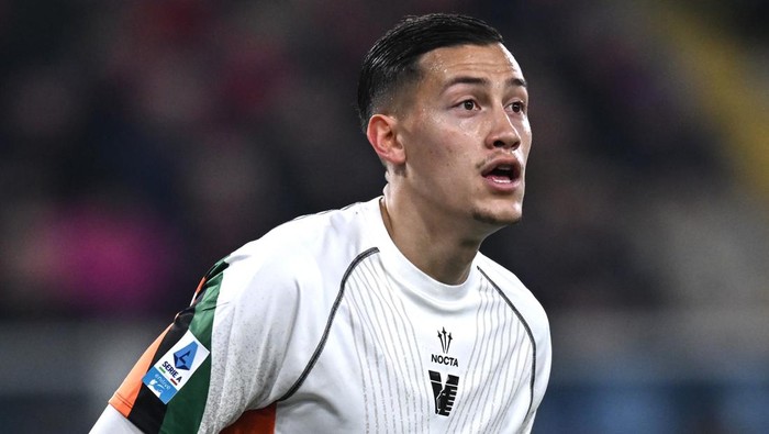 Jay Idzes GENOA, ITALY - FEBRUARY 17: Noah Idzes of Venezia loduring the Serie A match between Genoa and Venezia at Stadio Luigi Ferraris on February 17, 2025 in Genoa, Italy. (Photo by Image Photo Agency/Getty Images)