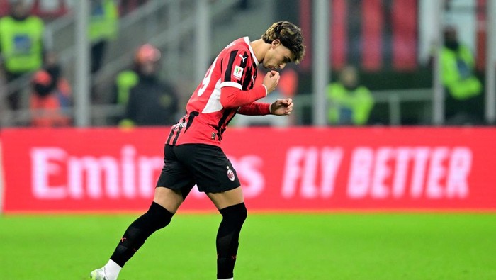 Soccer Football - Coppa Italia - Quarter Final - AC Milan v AS Roma - San Siro, Milan, Italy - February 5, 2025 AC Milans Joao Felix comes on as a substitute REUTERS/Daniele Mascolo