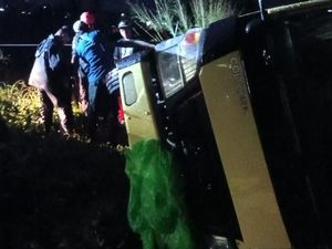 Hindari Motor, Truk Sedot Tinja Terguling ke Sawah di Klaten Hindari Motor, Truk Sedot Tinja Terguling ke Sawah di Klaten