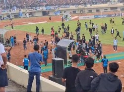Presiden Persela Buka Suara Setelah Suporter Rusak-Bakar Stadion Tuban