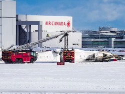 Delta Airlines Terbalik di Kanada: 3 Orang Kritis-Usia Pesawat 16 Tahun