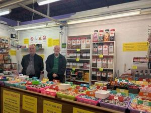 Mantan Supir Taksi Ini Sukses Buka Toko Permen