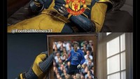 Meme fans MU bernostalgia akan masa-masa jaya, salah satunya ketika Edwin van der Sar masih menjadi kiper utama. Foto: dok. Internet/X (Twitter)  