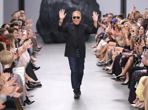 Tips Fashion dari Michael Kors, Beli Jaket Hitam Mahal untuk Stylish Selamanya Tips Fashion dari Michael Kors, Beli Jaket Hitam Mahal untuk Stylish Selamanya