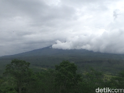 Gunung Semeru 3 Kali Erupsi Pagi Ini, Abu Vulkanik Membubung 1.000 Meter