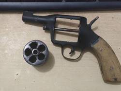 Penampakan Pistol yang Dipakai Pria Garut Todong Istri