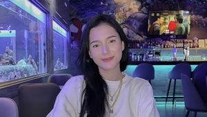Pose Cantik Yasmine Ow, Mantan Istri Aditya Zoni Saat di Restoran