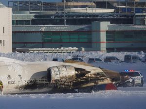 Delta Air Terbalik, CEO Bandara Ungkap Kunci Seluruh Penumpang Selamat Delta Air Terbalik, CEO Bandara Ungkap Kunci Seluruh Penumpang Selamat
