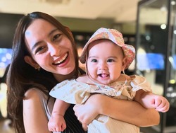 Video Laura Theux Sempat Tak Tega Saat Lakukan Sleep Training ke Putrinya