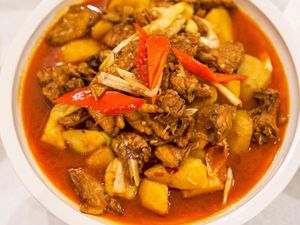 Resep Kari Merah Ayam dan Kentang, Pedas Gurih Untuk Lauk Bekal Resep Kari Merah Ayam dan Kentang, Pedas Gurih Untuk Lauk Bekal