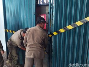 Satpol PP Kulon Progo Resmi Segel Karaoke Blass: Ganggu Ketertiban