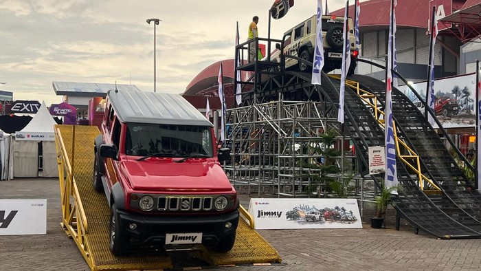 Suzuki Jimny Suzuki Jimny di IIMS 2025 kendaraan roda empat