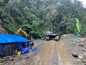 Polda Papua Barat Tangkap 22 Penambang Emas Ilegal di Pegunungan Arfak Polda Papua Barat Tangkap 22 Penambang Emas Ilegal di Pegunungan Arfak