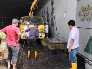 Tergenang Imbas Hujan, Underpass Kentungan Sleman Hanya Dibuka 1 Lajur Tergenang Imbas Hujan, Underpass Kentungan Sleman Hanya Dibuka 1 Lajur