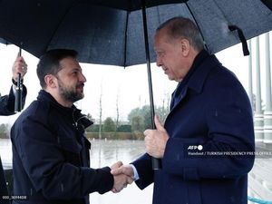 Zelensky Bertemu Erdogan di Tengah Perubahan Sikap AS ke Ukraina