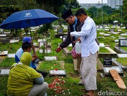 Tata Cara dan Doa Ziarah Kubur