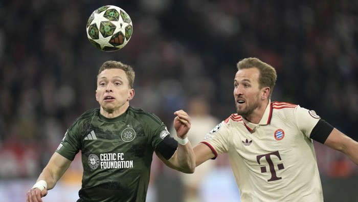 Bayerns Harry Kane, right, challenges for the ball with Celtics Alistair Johnston during the Champions League playoff second leg soccer match between FC Bayern Munich and Celtic Glasgow at the Allianz Arena in Munich, Germany, Tuesday, Feb. 18, 2025. (AP Photo/Matthias Schrader)