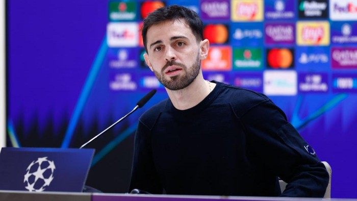 MADRID, SPAIN - FEBRUARY 18: Bernardo Silva of Manchester City attends his press conference ahead of the UEFA Champions League, football match against Real Madrid, at Santiago Bernabeu stadium on Febbraio 18, 2025, in Madrid, Spain. (Photo by Dennis Agyeman / AFP7 via Getty Images)