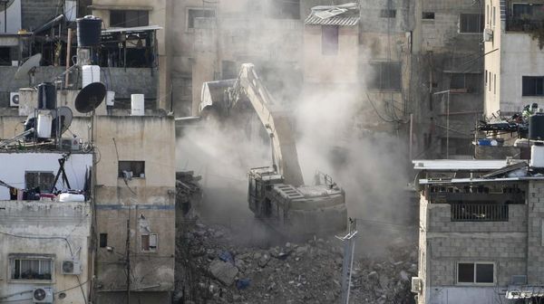 Buldoser Israel Hancurkan Rumah-rumah Palestina di Tepi Barat