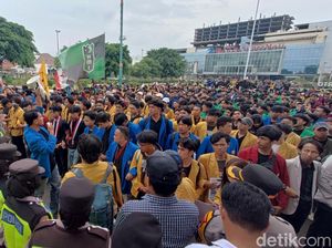 Demo Indonesia Gelap di Purwokerto, Mahasiswa Geruduk Kantor Bupati