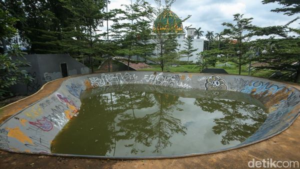 Duh! Arena Skatepark Bekasi Creative Hub Jadi Kolam