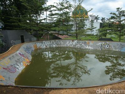 Duh! Arena Skatepark Bekasi Creative Hub Jadi Kolam