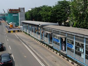 Sempat Ditutup karena Proyek LRT, Halte TransJ Rawamangun Dibuka Lagi
