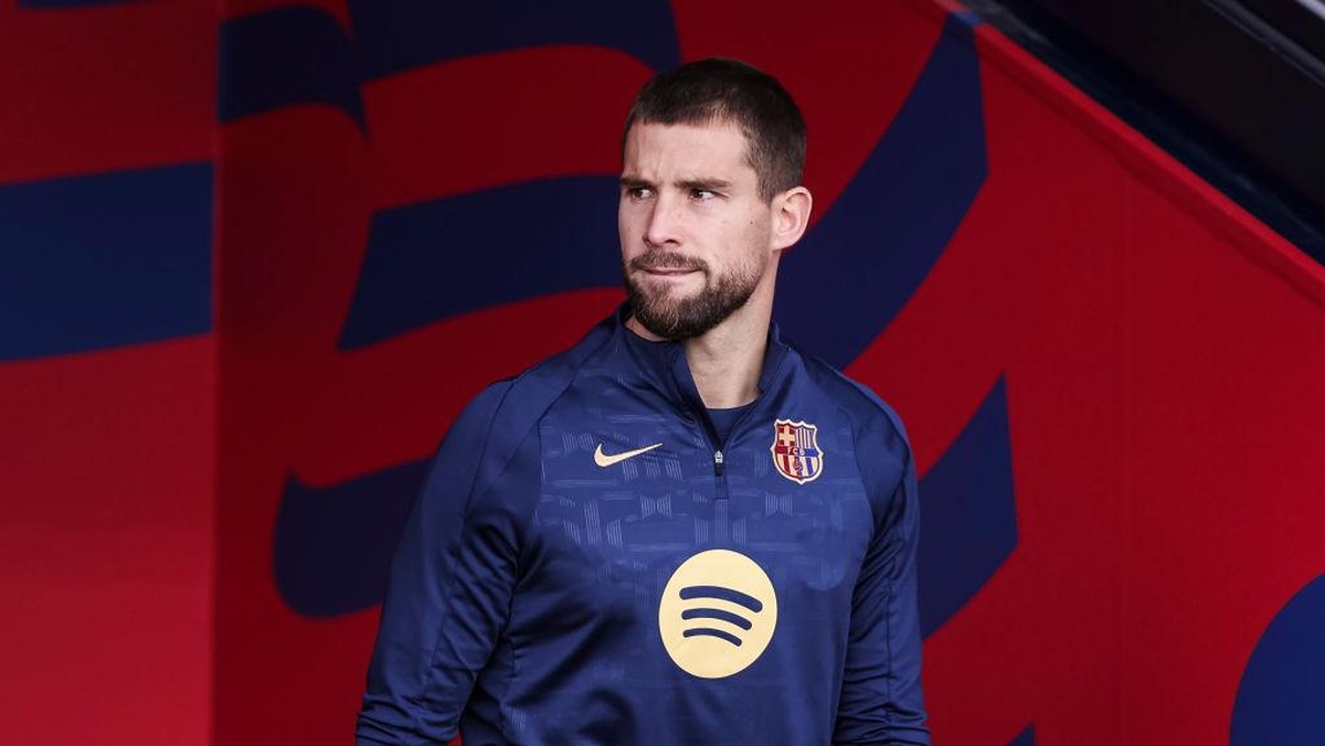 Inigo Martinez akan tinggalkan Barcelona. Foto: Europa Press via Getty Images/Europa Press Sports