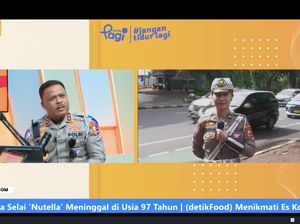 Momen Kakorlantas Beri Kejutan Anak Buah yang Laporkan Info Lalin di Cawang