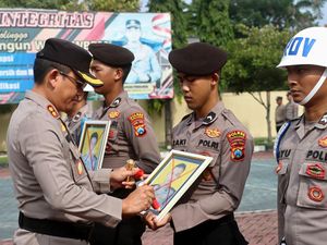 2 Anggota Polres Probolinggo Dipecat gegara Bolos 30 Hari 2 Anggota Polres Probolinggo Dipecat gegara Bolos 30 Hari