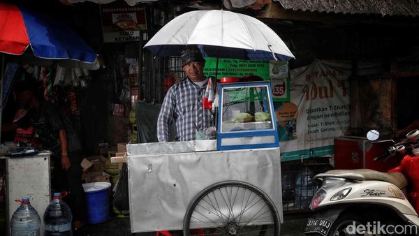 Keluh Kesah Pedagang Kecil di Pasar Warakas Tanjung Priok