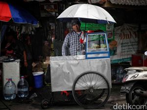 Keluh Kesah Pedagang Kecil di Pasar Warakas Tanjung Priok