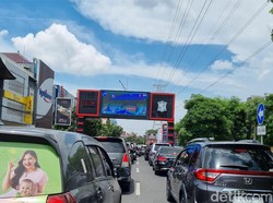 Kata Warga Tembus Macetnya Surabaya yang Disebut Lebih Parah dari Jakarta Kata Warga Tembus Macetnya Surabaya yang Disebut Lebih Parah dari Jakarta