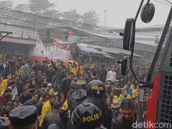 Demo Mahasiswa di Depan Gedung DPRD Kota Tasikmalaya Sempat Memanas
