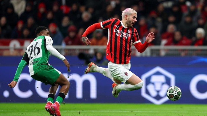 MILAN, ITALY - FEBRUARY 18: Theo Hernandez of AC Milan dives ahead of receiving a red card during the UEFA Champions League 2024/25 League Knockout Play-off second leg match between AC Milan and Feyenoord at San Siro Stadium on February 18, 2025 in Milan, Italy. (Photo by Alex Pantling - UEFA/UEFA via Getty Images)