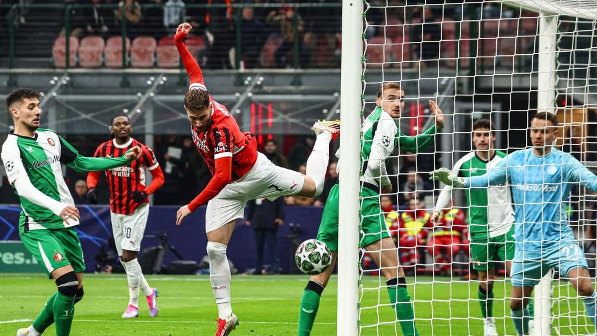 Momen gol Santiago Gimenez. (Foto: AC Milan via Getty Images/Giuseppe Cottini)