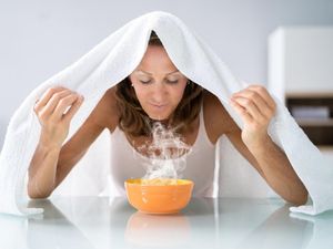Manfaat Uap Air Panas untuk Wajah Manfaat Uap Air Panas untuk Wajah