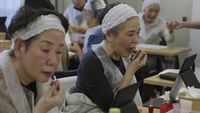 Nggak Mau Kalah! Nenek-nenek di Jepang Juga Ikut Kelas Kecantikan